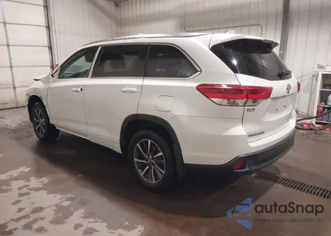 2018 Toyota Highlander Xle z USA, uszkodzony, nr VIN 5TDJZRFHXJS801030